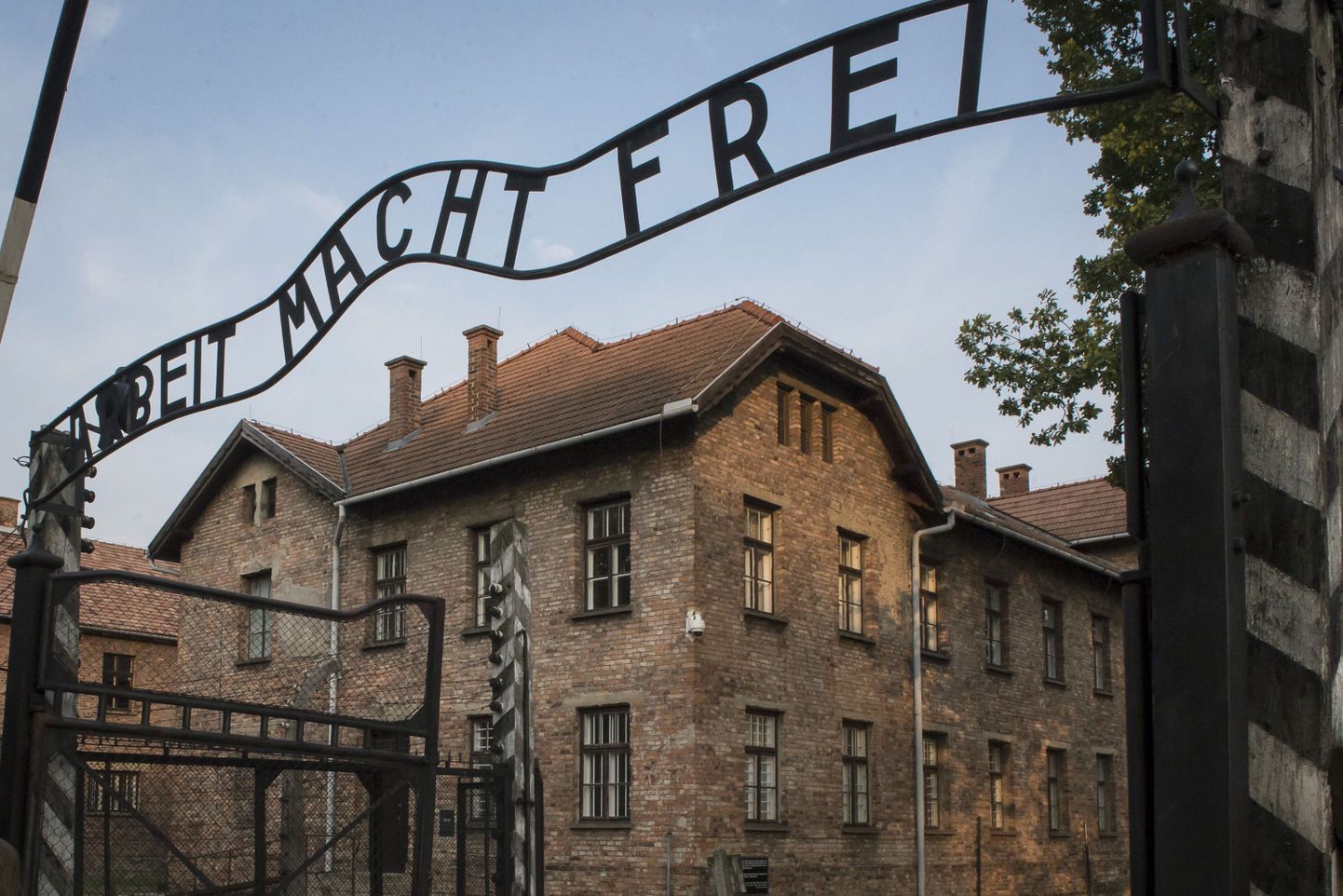 Auschwitzi muuseum jagab informatsiooni ka araabia ja farsi keeles