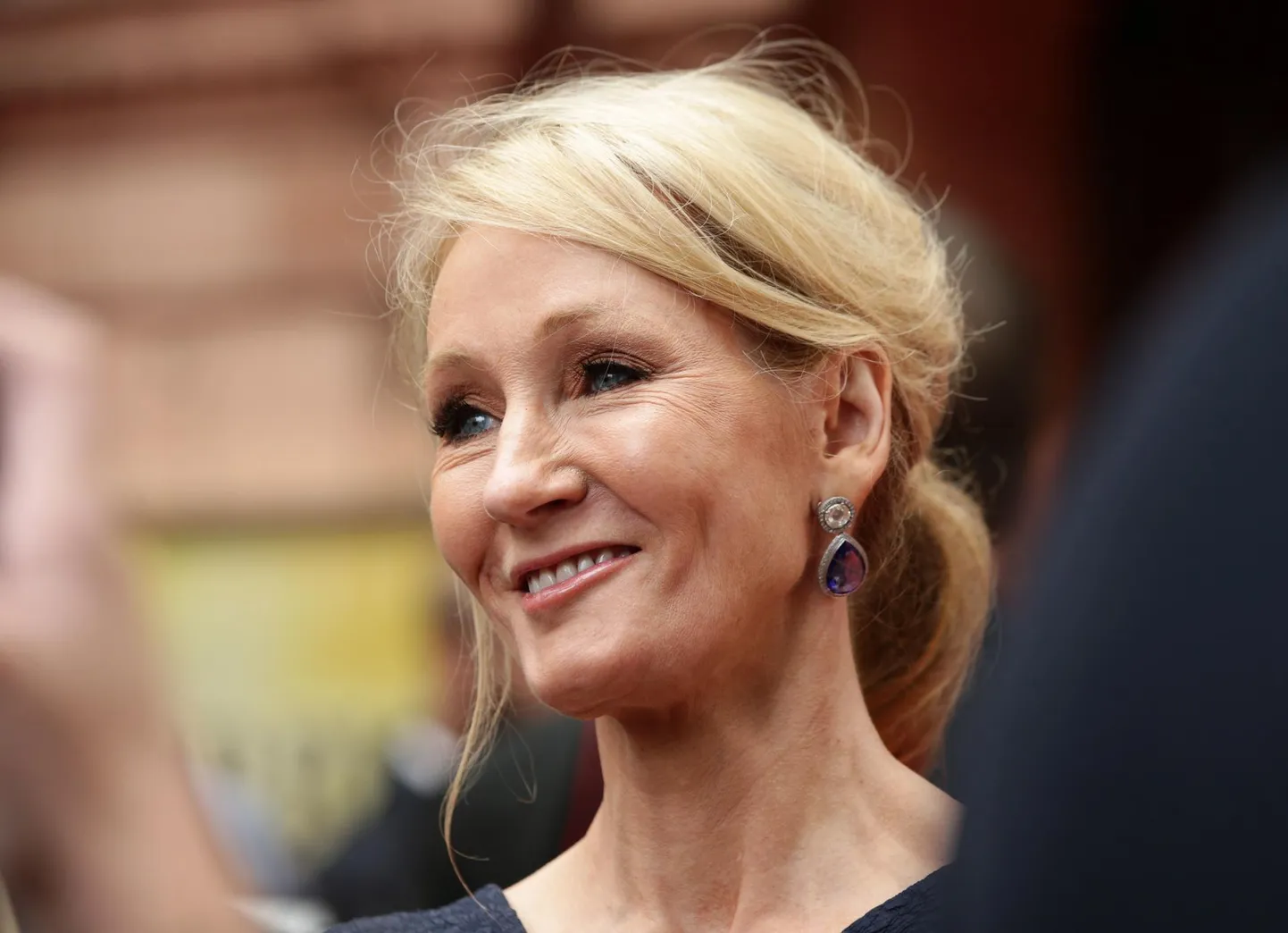 Harry Potteri raamatute autor J. K. Rowling on oma kommentaaride tõttu transsooliste kohta, mida viimased nimetavad vihakõneks, korduvalt sattunud woke-aktivistide rünnakute alla.