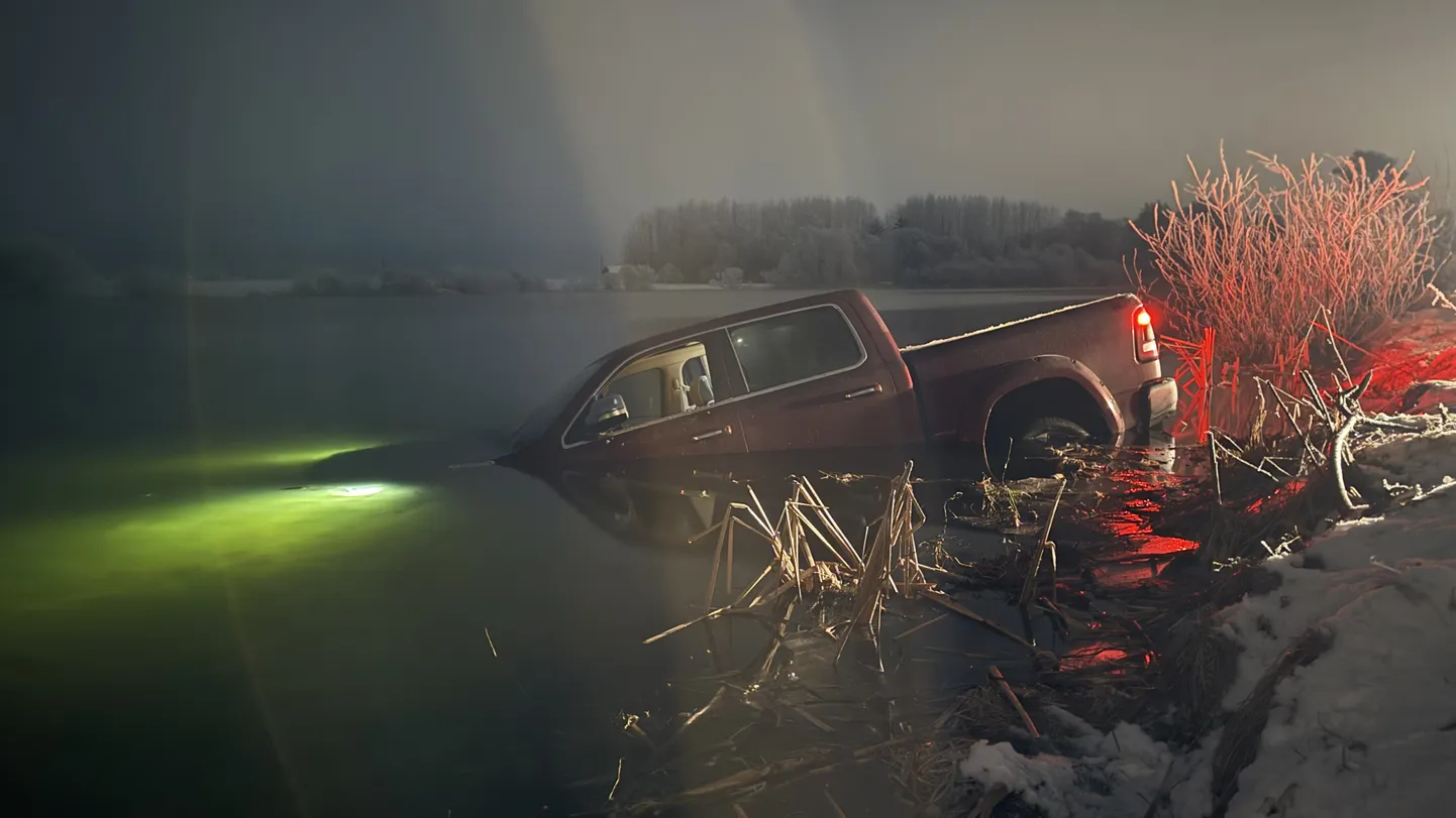 Preediku järve sõitnud Dodge RAM