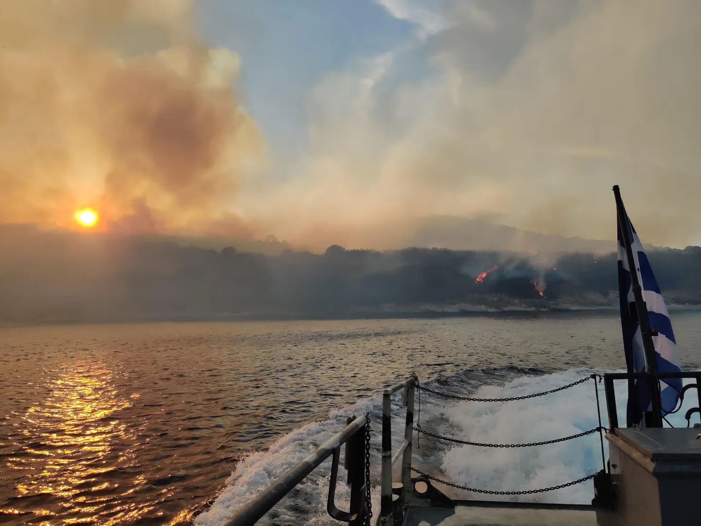 Лесной пожар на греческом острове Корфу