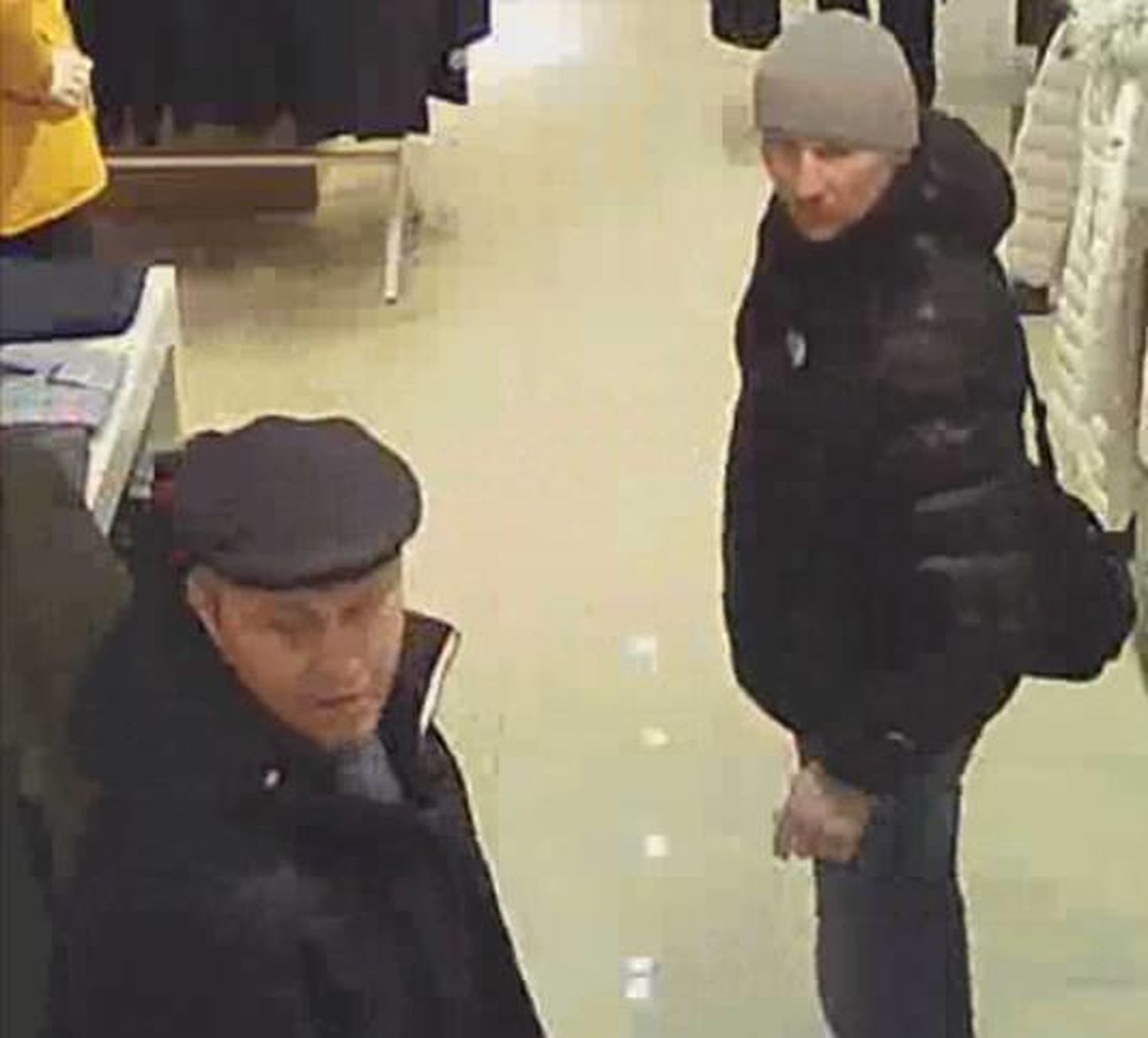 Pärnu politseijaoskond palub abi, tuvastamaks kaht meest, kes on seotud 29. novembril Pärnus Kaubamajaka Denim Dreami poest jope varastamisega.