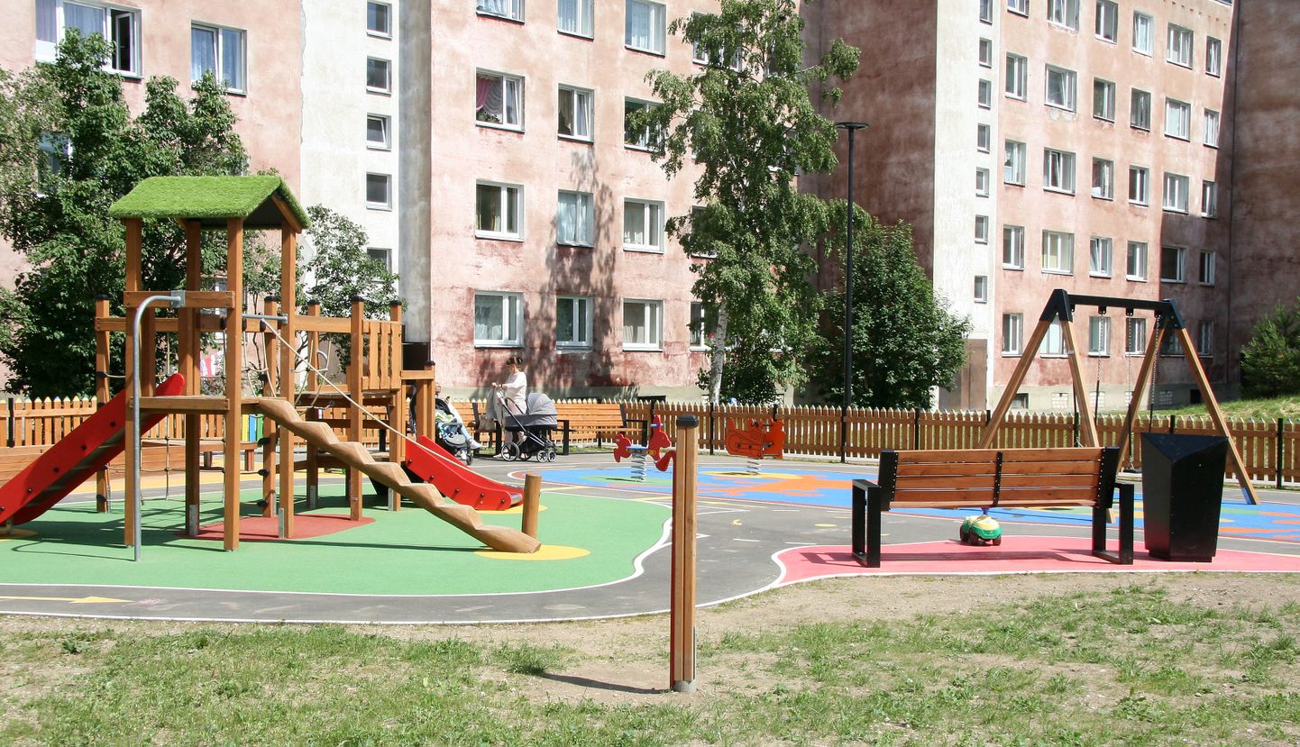 Новая игровая площадка в Южном микрорайоне привлекает не только детей из окрестных домов, и порой это рождает проблемы для соседей.