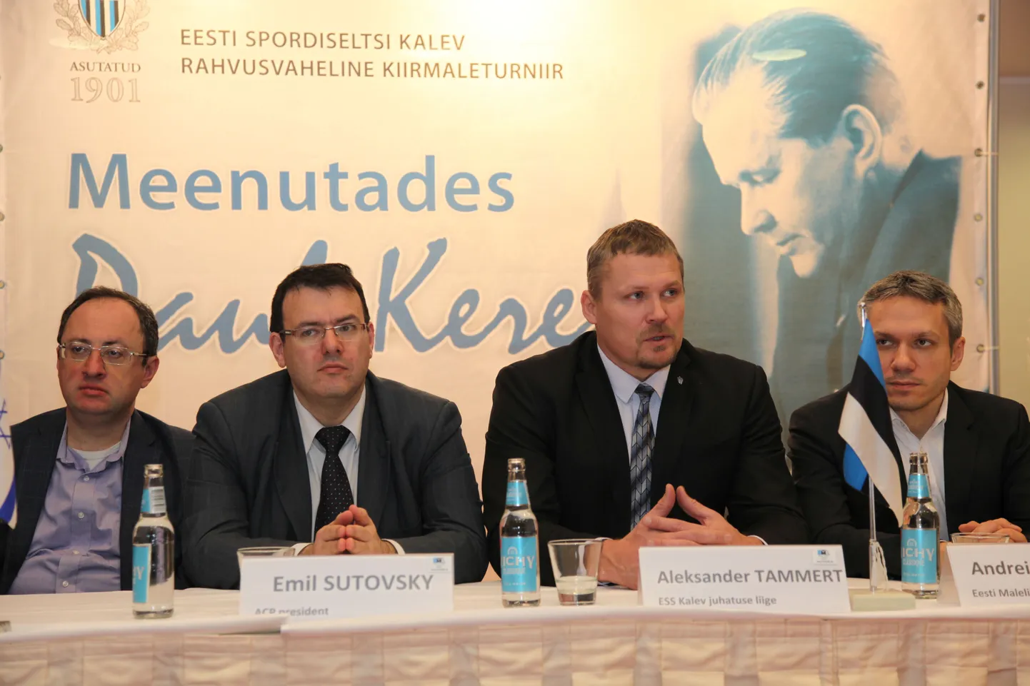 Boris Gelfand (vasakult), ACP president Emil Sutovsky, Eesti Spordiselts Kalev juhatuse liige Aleksander Tammert ja Eesti maleliidu president Andrei Korobeinik.