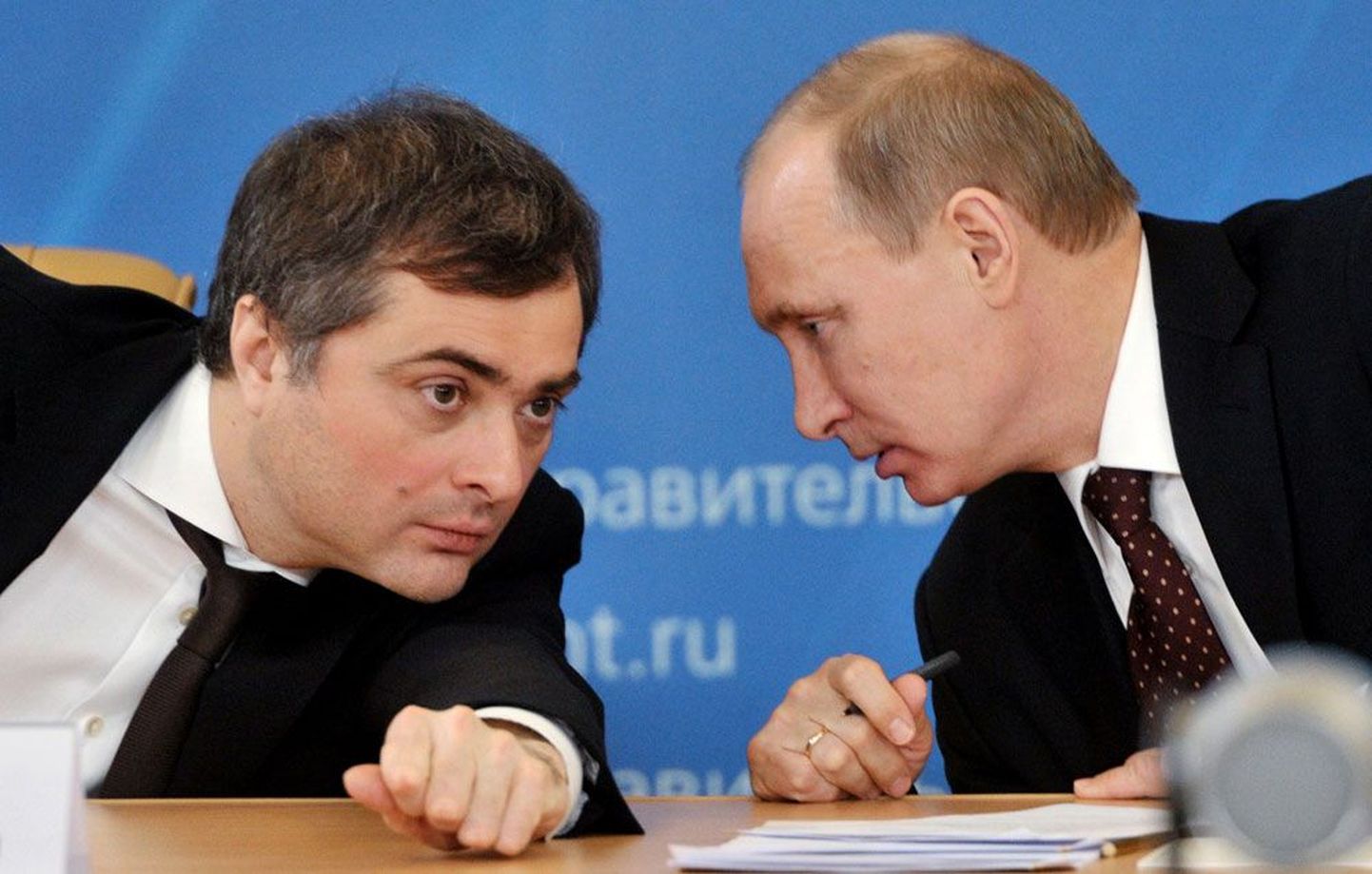 Vladislav Surkov koos Vladimir Putiniga.