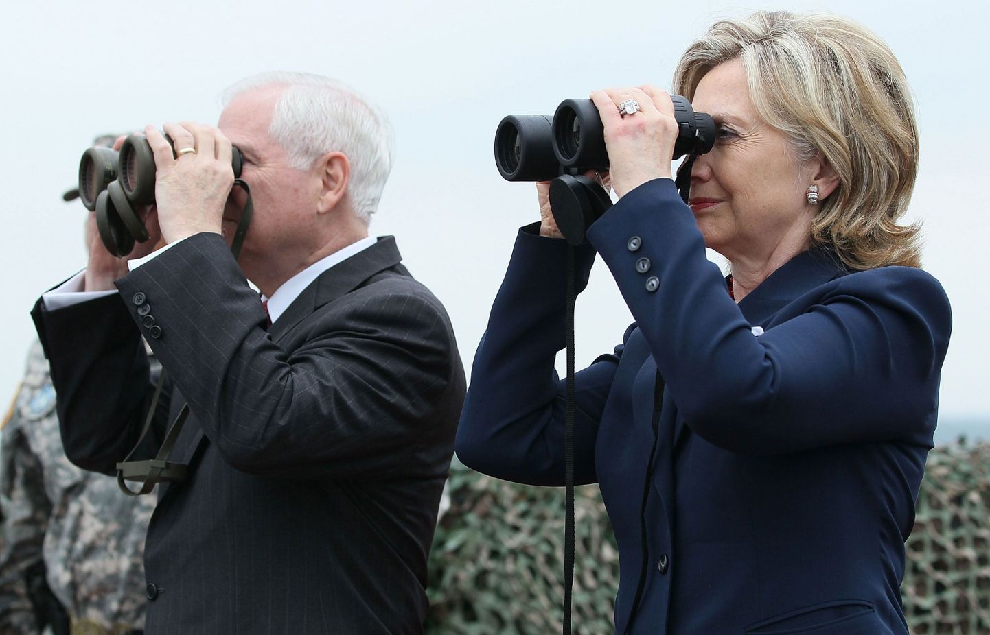 USA kaitseminister Robert Gates ja välisminister Hillary Clinton demilitariseeritud tsoonis.
