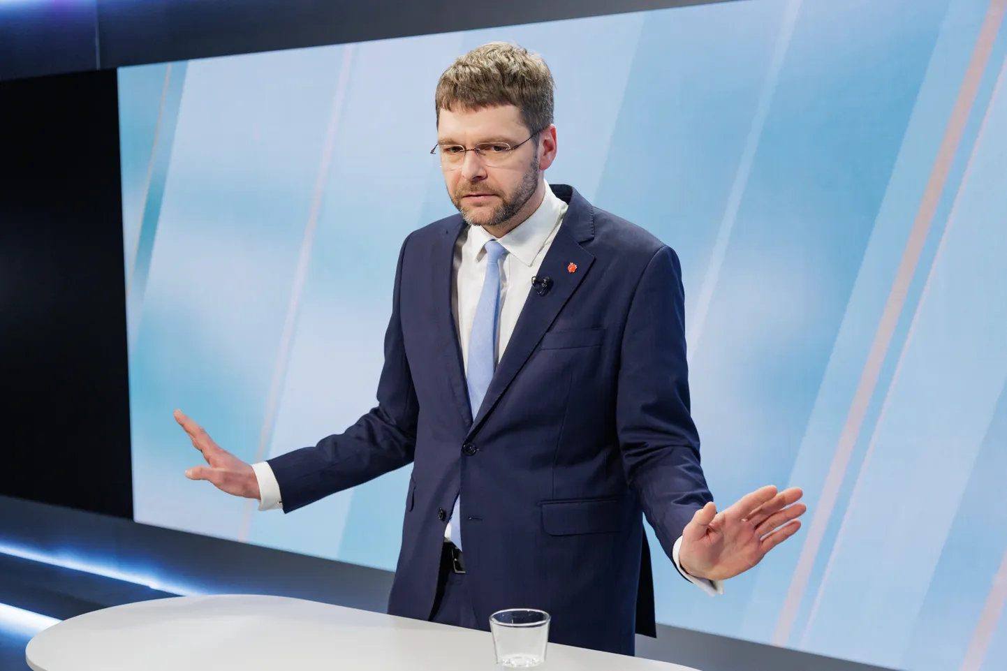 Мэр Таллинна с 14 апреля 2024 года Евгений Осиновский в студии Postimees отбивается от неудобных вопросов, 17 апреля 2024 года.