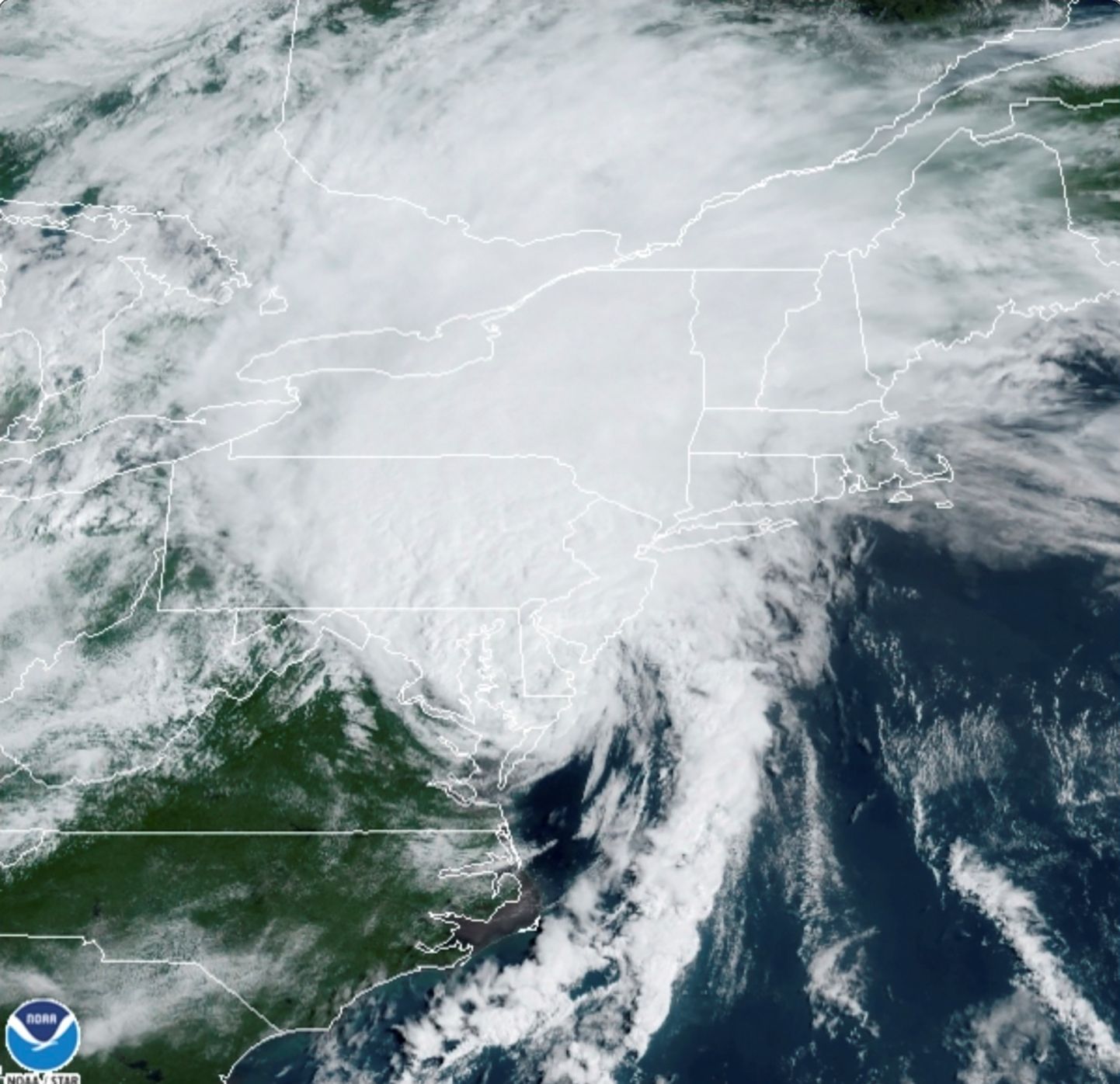 Satelliidipilt 4. augustist näitab troopilist tormi Isaias, kui see liikus üle USA kirdeosa.