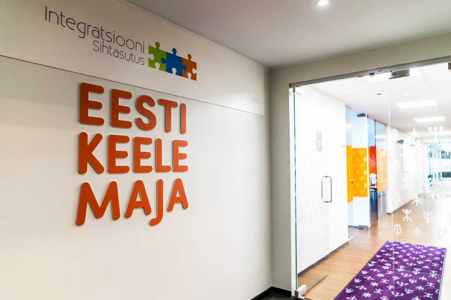 В программе друзей эстонского языка Keelesõber участвуют 900 наставников, готовых общаться с изучающими язык, чтобы помочь им говорить по-эстонски так же хорошо.