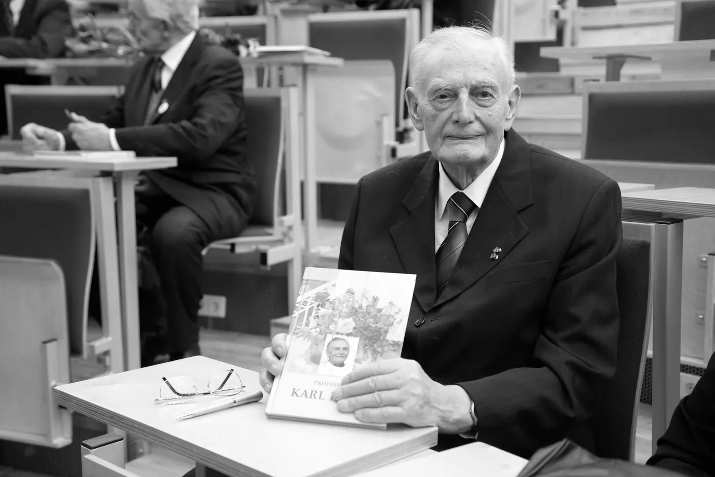 Karl Kull 2015. aastal elulooraamatu esitlusel.