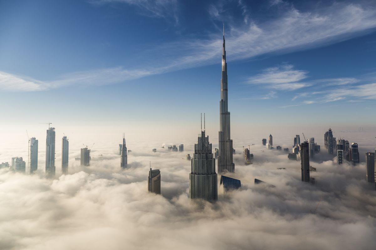 Dubaijas debesskrāpji mākoņos