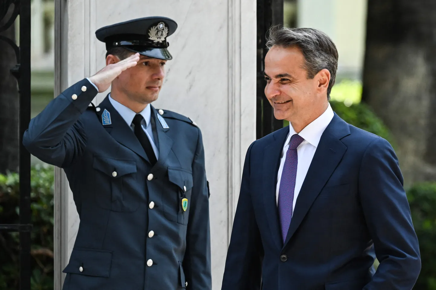 Kreeka peaminister Kyriakos Mitsotakis jõuab 26. juunil 2023. a presidendilossi, et saada valitsuse moodustamiseks mandaat.