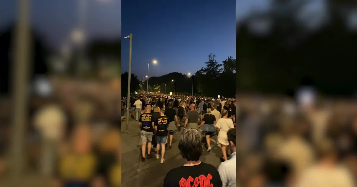 VIDEO AC/DC fännid ummistasid pärast kontserti Tallinna tänavad