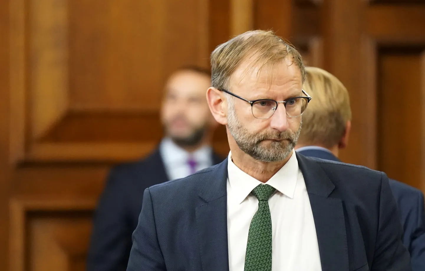 Saeimas deputāts Atis Švinka Saeimas ārkārtas sēdē, kurā lemj par 2025.gada budžeta projekta un to pavadošo likumprojektu nodošanu izskatīšanai komisijās.