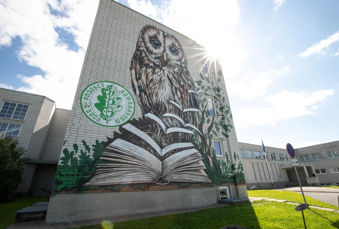 Vinni-Pajusti gümnaasiumi sõpruskool on enam kui 30 aastat olnud Plöni linna Lossigümnaasium.