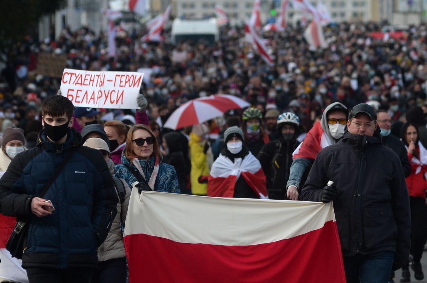Tūkstošiem cilvēku Minskā protestē pret Lukašenko režīmu un varasiestāžu agresiju