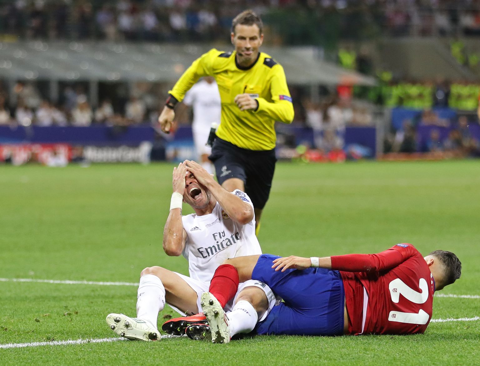 Pepe (valges) oli Mark Clattenburgi üks «suuri lemmikuid».