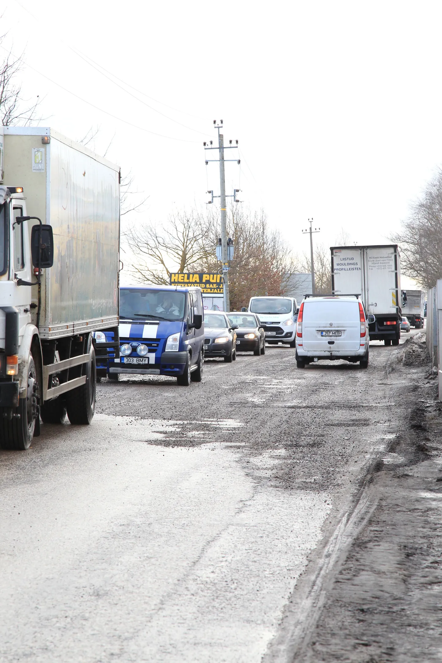 Võru maantee remondi tõttu sõidab autodevoor läbi Tõrvandi.