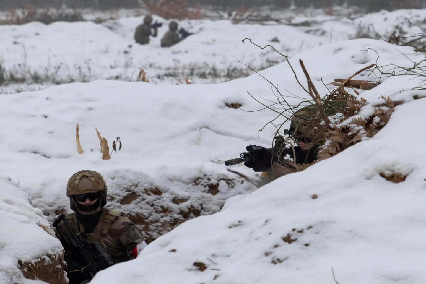 Ukraina sõdurid harjutavad Poolas kaevikusõda. Pilt on tehtud 7. detsembril 2023.