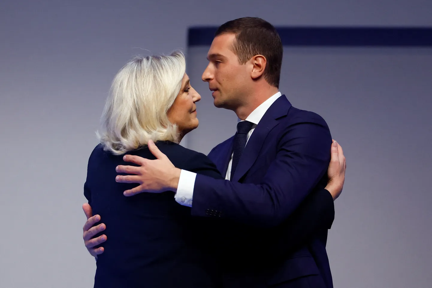 Jordan Bardella ja Marine Le Pen.