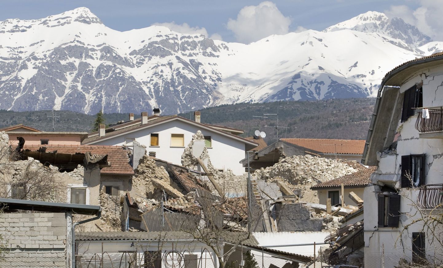 Purunenud majad Kesk-Itaalias Onna külas.
