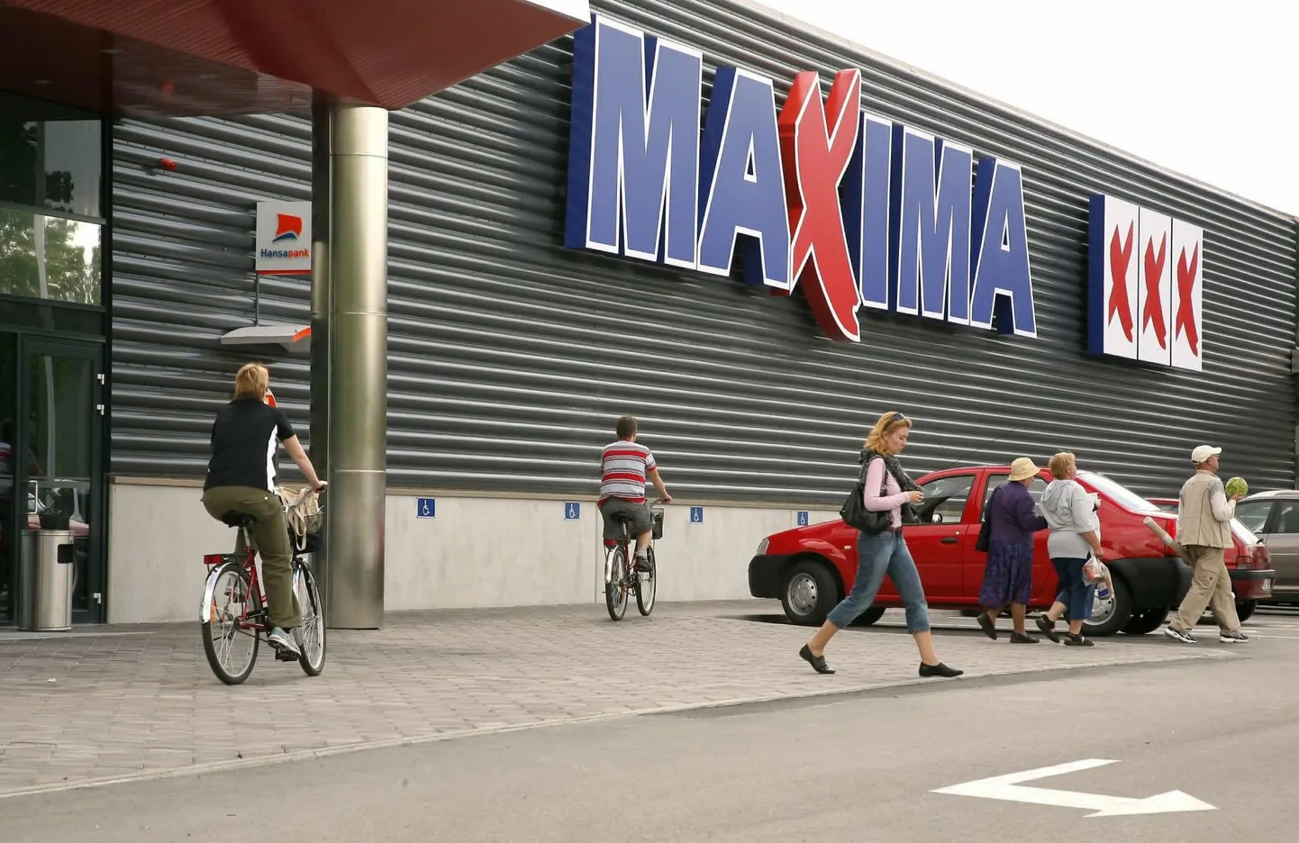 Pärnu Maxima XXX töötaja koroonatest osutus positiivseks.