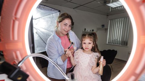 «Oma koha eest päikese all võitlemine on meil veres»: Eestisse kolinud ukrainlanna hakkas jumestajaks ja avas ilusalongi