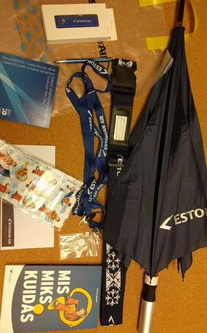 Estonian Airi mälestusesemete komplekt.