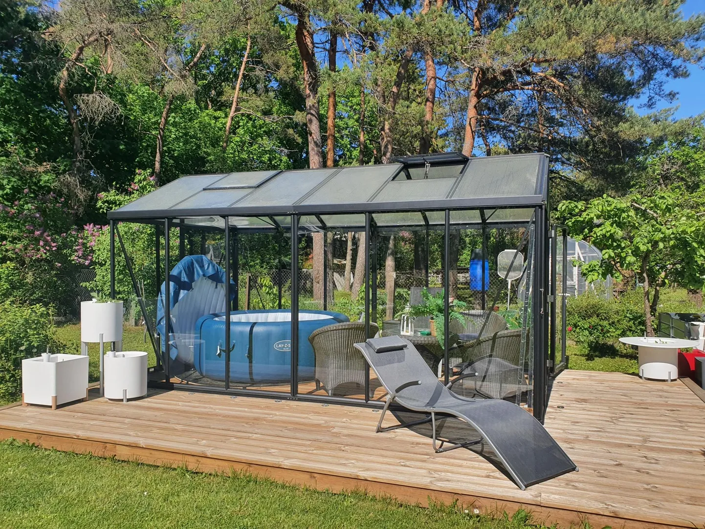 Klaasmaja aitab vee puhtama hoida.