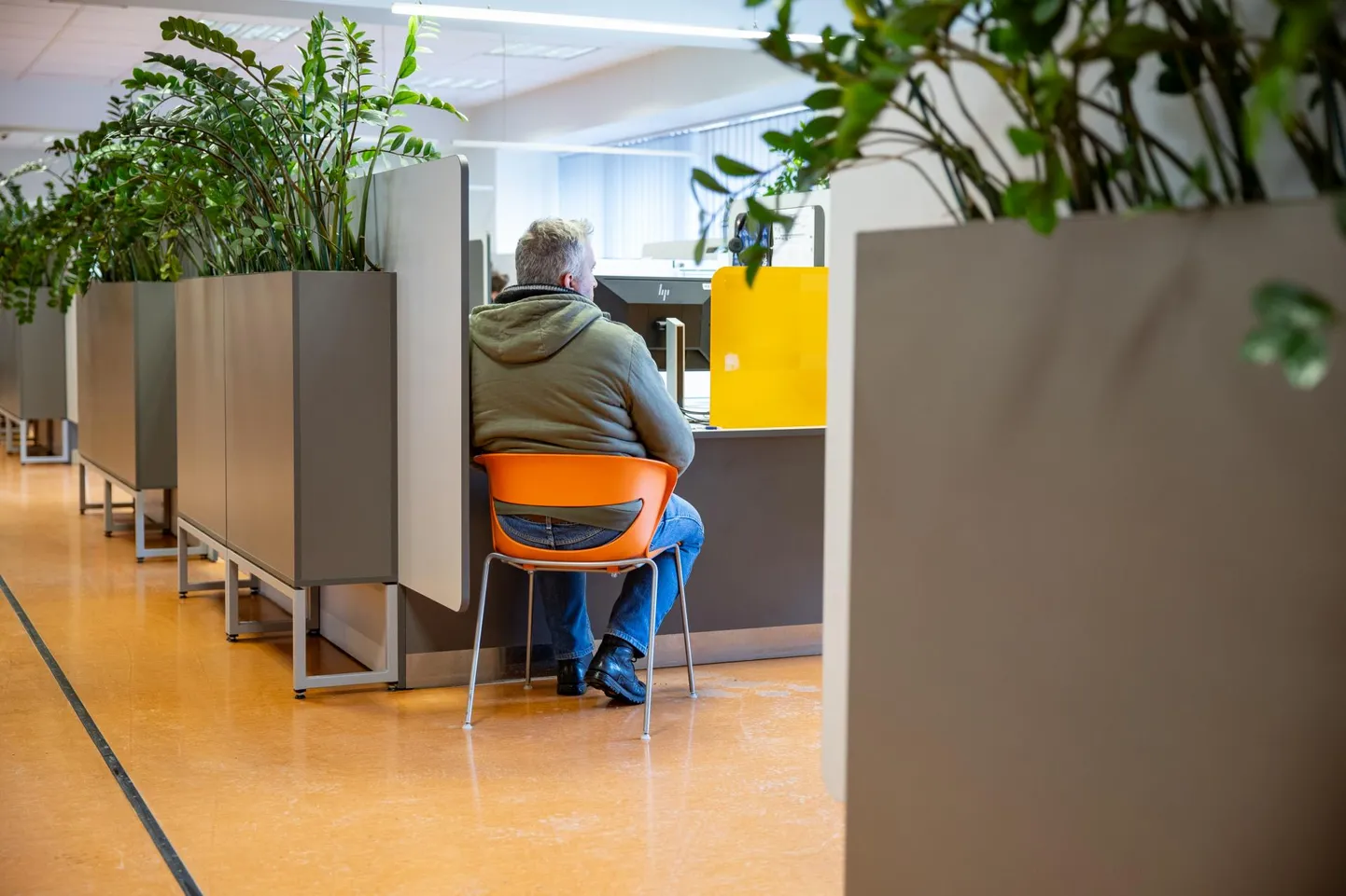 Tööd otsivad inimesed töötukassa kontoris