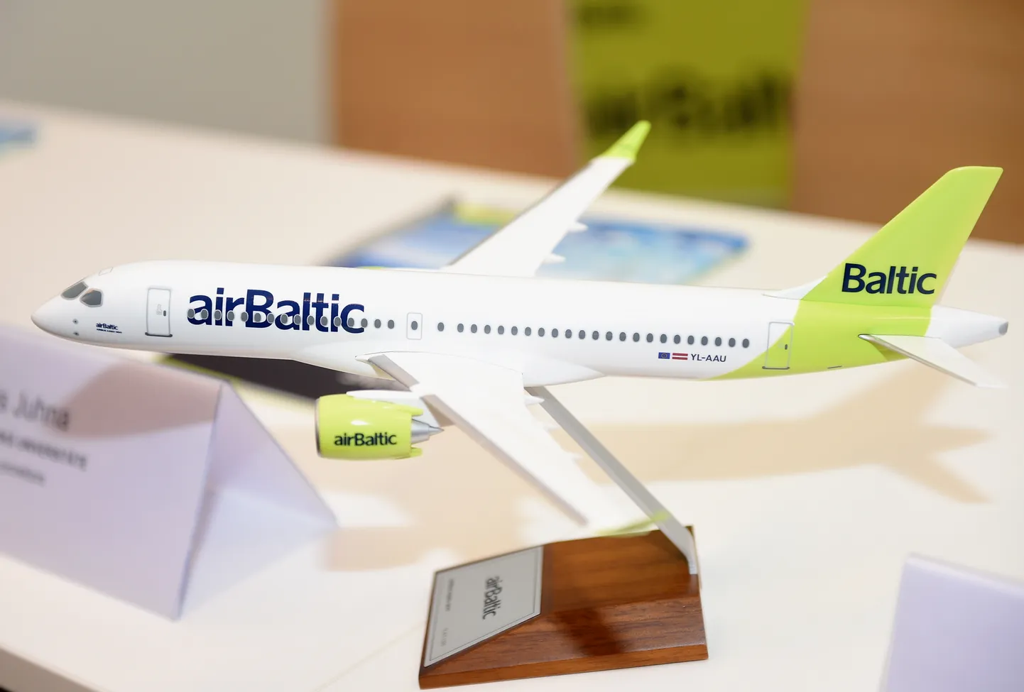 Модель самолета airBaltic