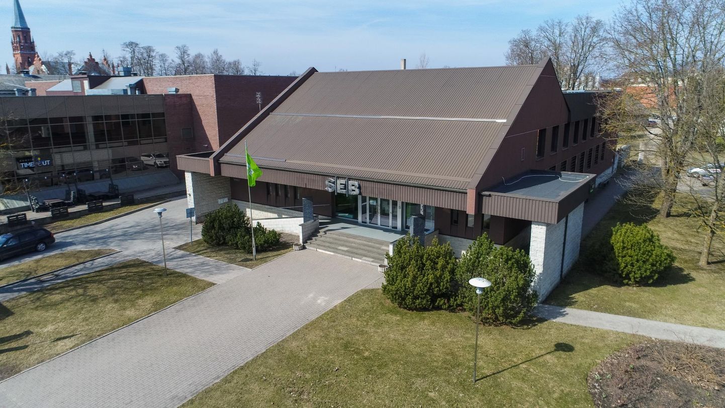 Endine SEB panga hoone kuulub praegu aktsiaseltsile Viljandi Veekeskus, mille likvideerimisega tegi linn aasta eelviimasel päeval algust.