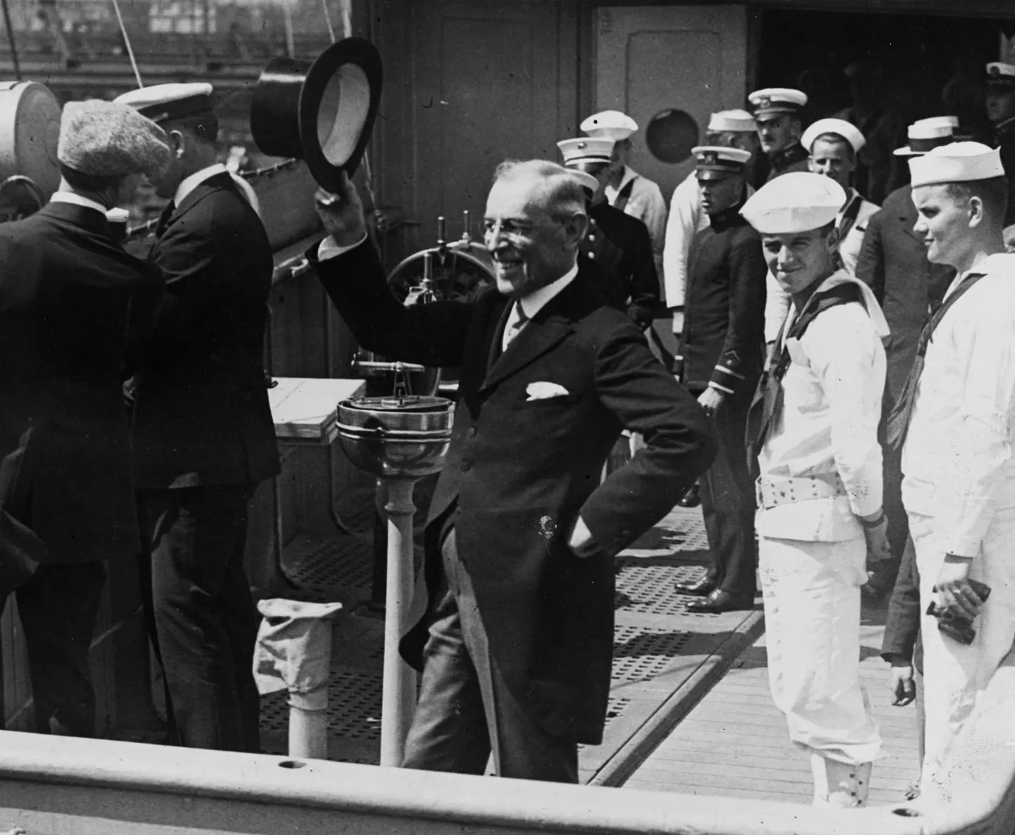 USA president Woodrow Wilson saabumas Pariisi rahukonverentsilt tagasi kodumaale
8. juulil 1919.