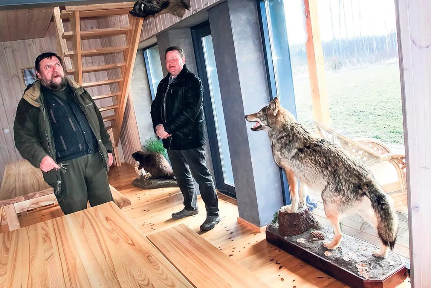 MTÜ Massiaru Jahiseltsi juhatuse liikmed Mart Ruul (vasakul) ja Eimar Kaldoja rääkisid, kuidas selts endale oma kodu sai.