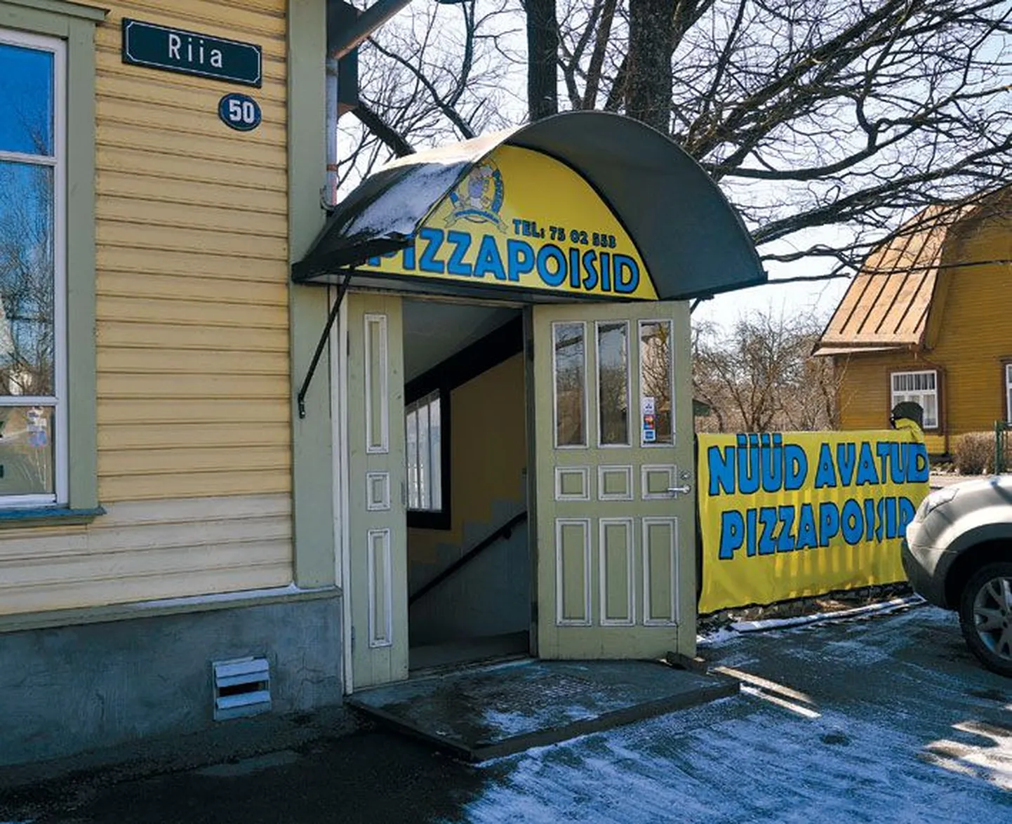 Pizzapoisid avas müügikoha Tartus Riia tänava ja Väikese kaare ristis.