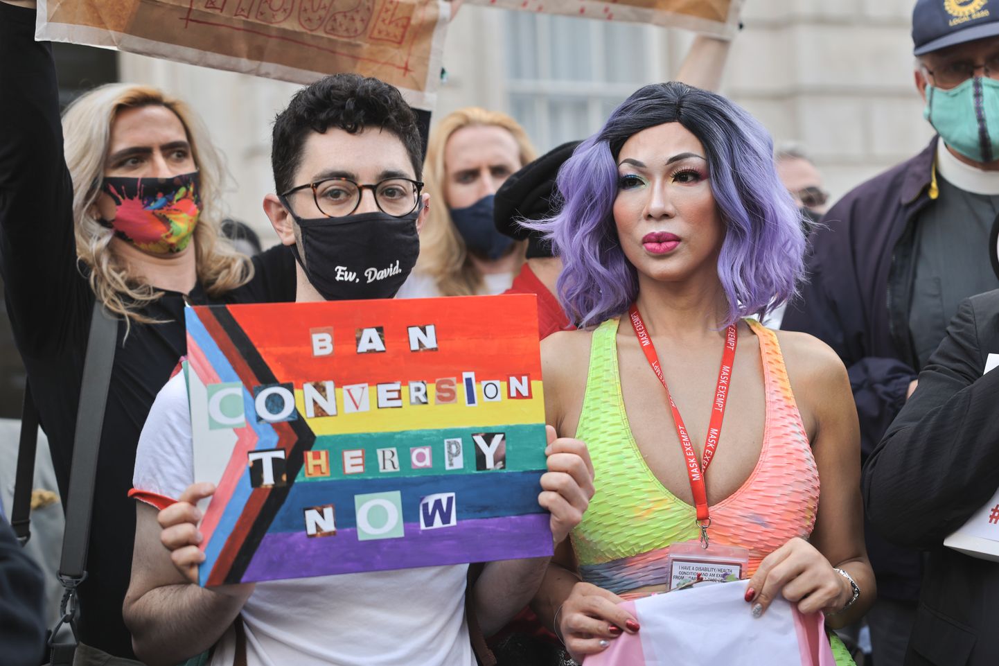 Демонстрация в Лондоне против так называемой перевоспитательной терапии геев.