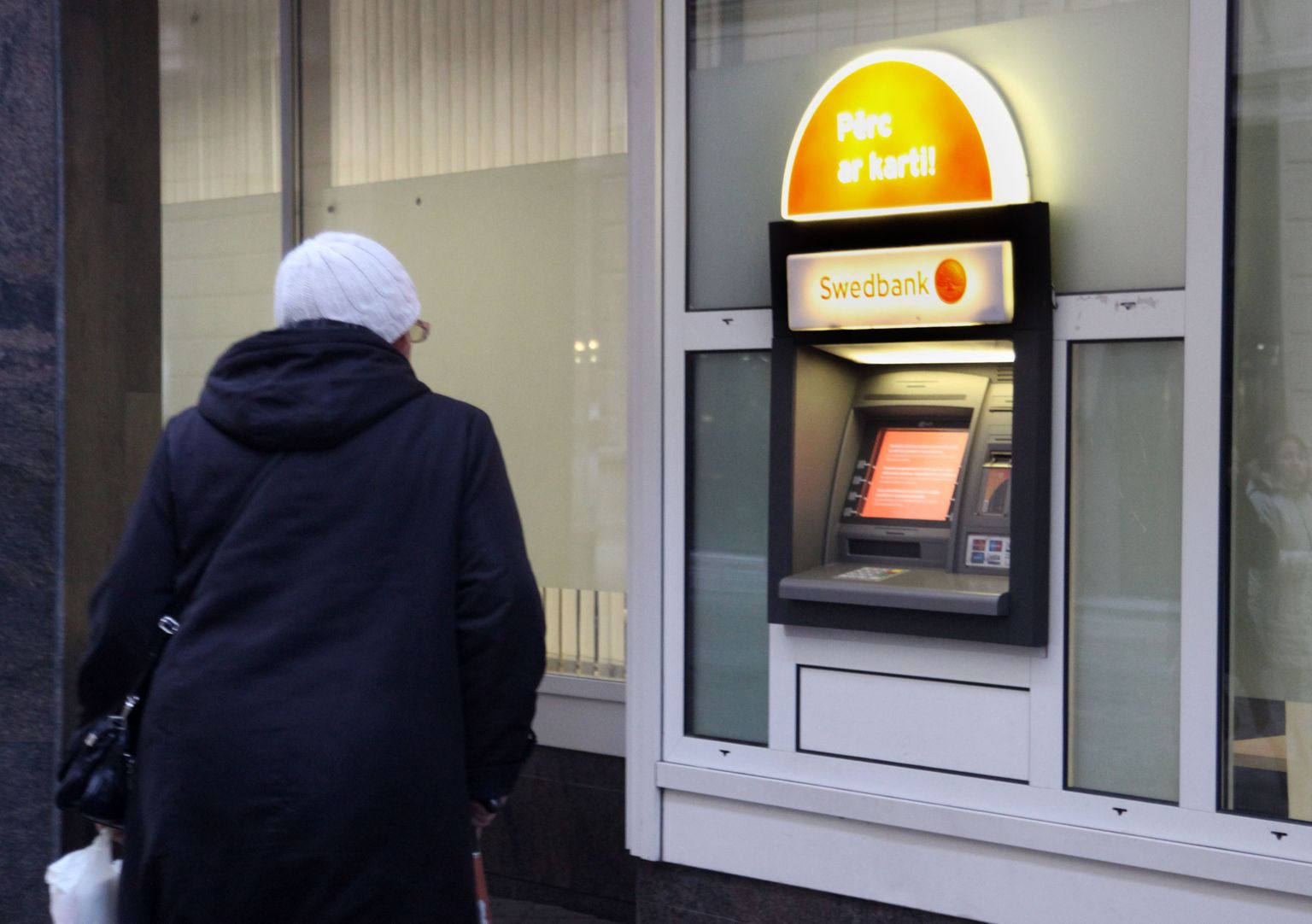 Swedbanki sularahaautomaat