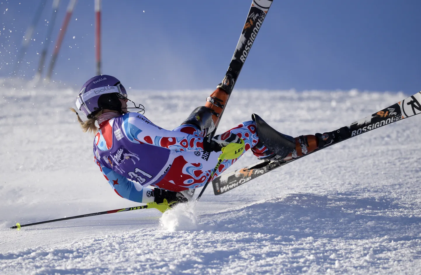 Tessa Worley kukkus Courcheveli rajal ja vigastas põlve.
