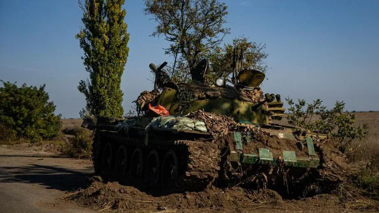 Российский танк Т-62, подбитый на юге Украины