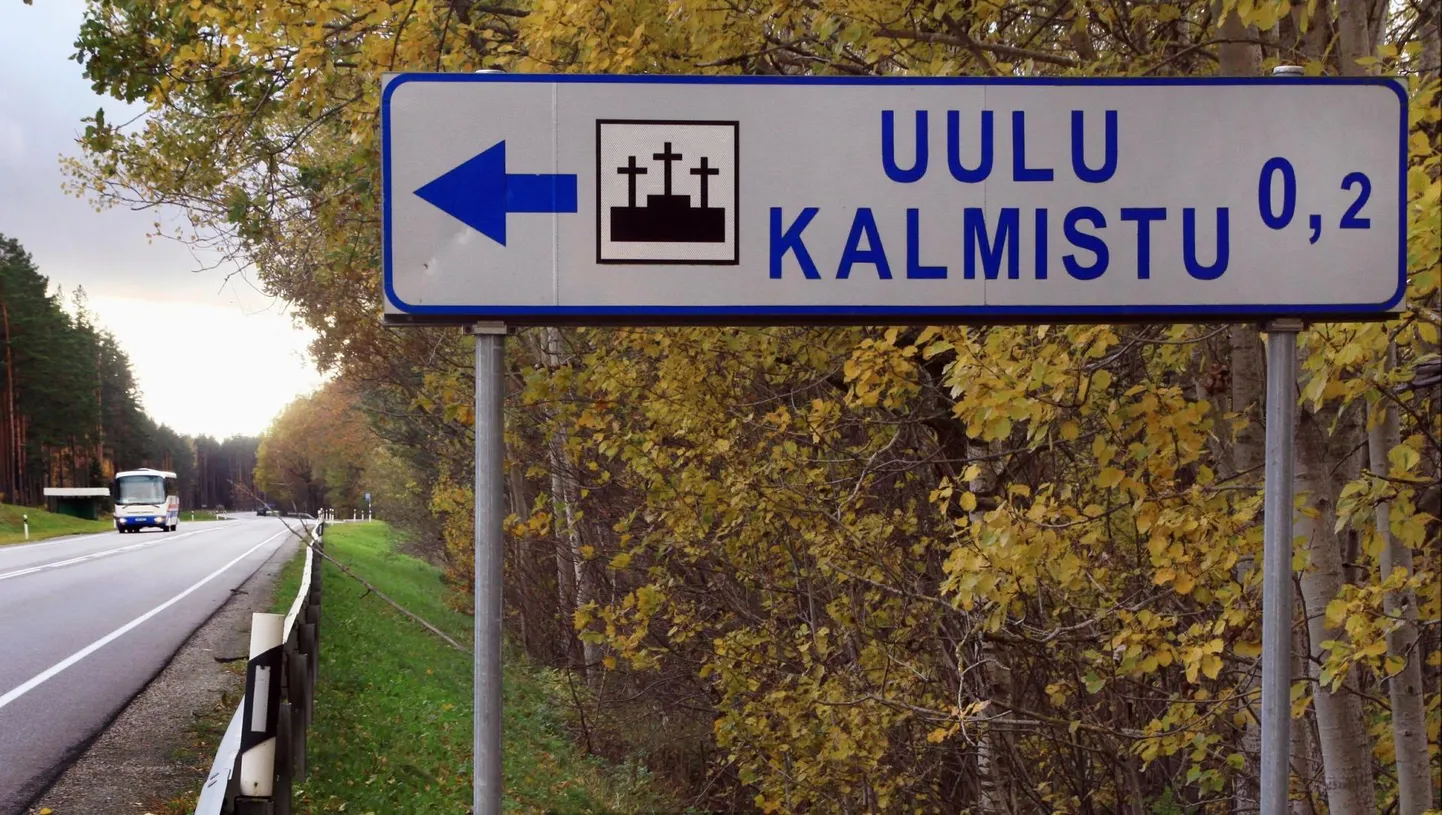 Vasakpööre Via Balticalt Uulu kalmistule tekitas sageli liiklusohtliku olukorra.