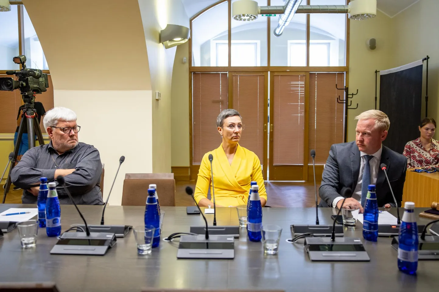 14.08.2023. Tallinn. Riigikogu riigieelarve kontrolli erikomisjon istung vabariigi presidendi kantselei rahastamisest. Vabariigi presidendi siseasjade nõunik Toomas Sildam, Rahandusministeeriumi kantsler Merike Saks, rahandusminister Mart Võrklaev. Foto Eero Vabamägi, Postimees FOTO: Eero Vabamägi