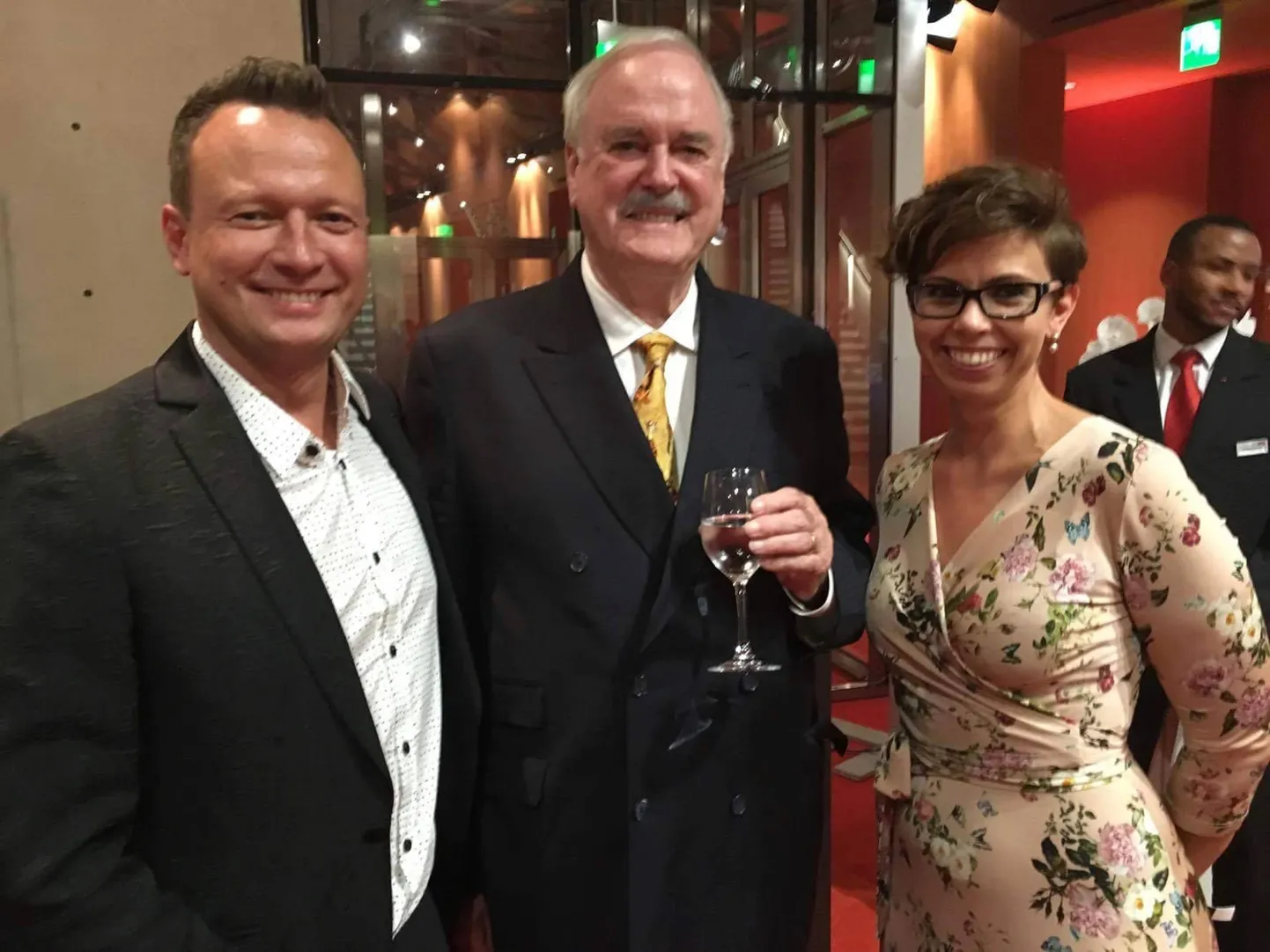 Marko Reikop ja Anu Välba kohtusid Berliinis Monty Pythoni ja Fawlty Towersi tähe John Cleese'iga.