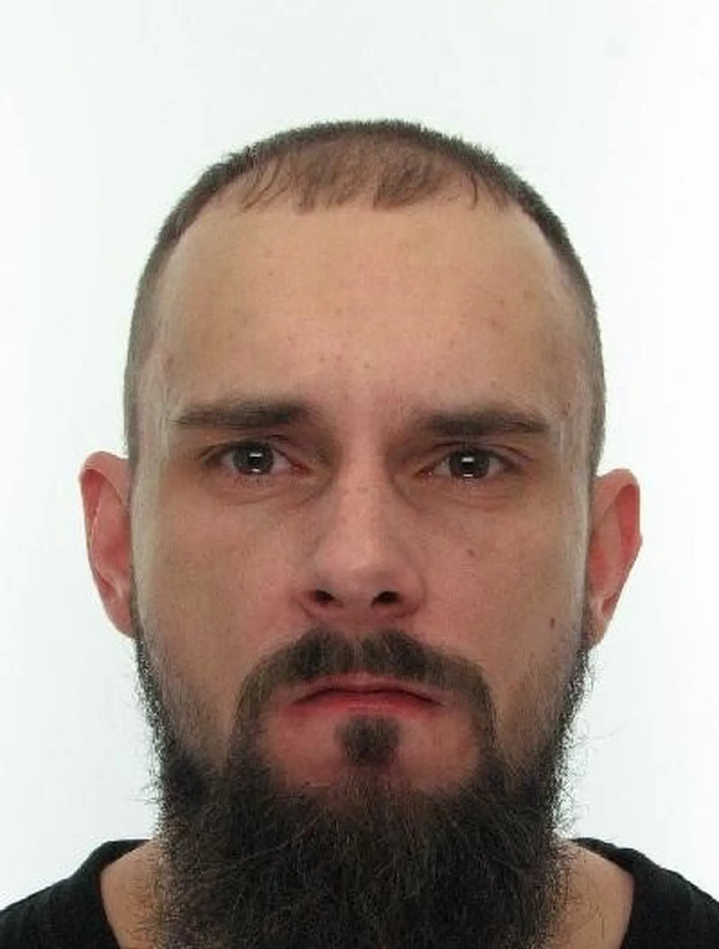 Politsei otsib taga röövimises kahtlustatavat meest.