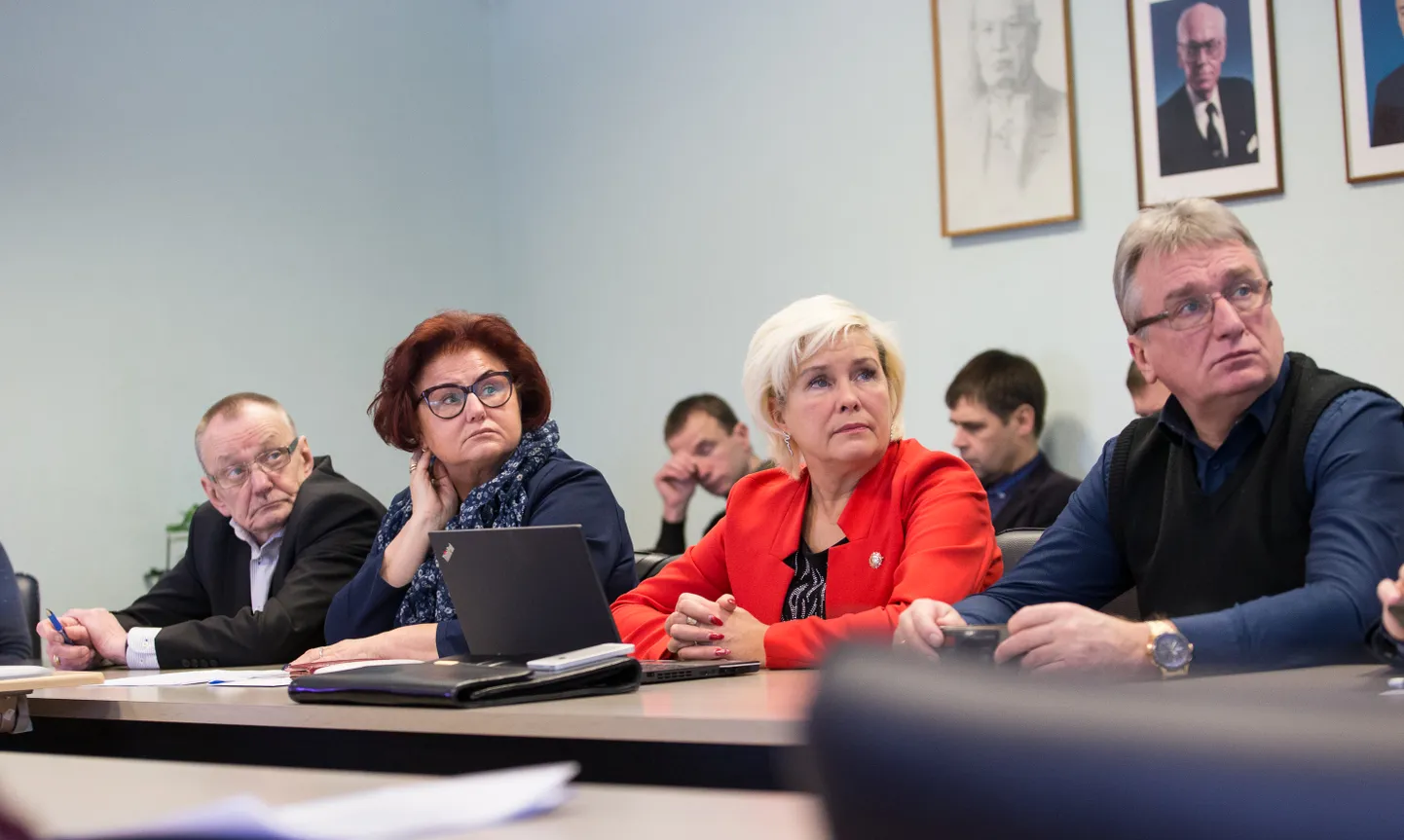 Ida-Virumaa Omavalitsuste Liidult peaks avalikkusele rohkem selgitama, millised on tema ettepanekud puhkenud põlevkivikriisi negatiivsete mõjude leevendamieks maakonnas.