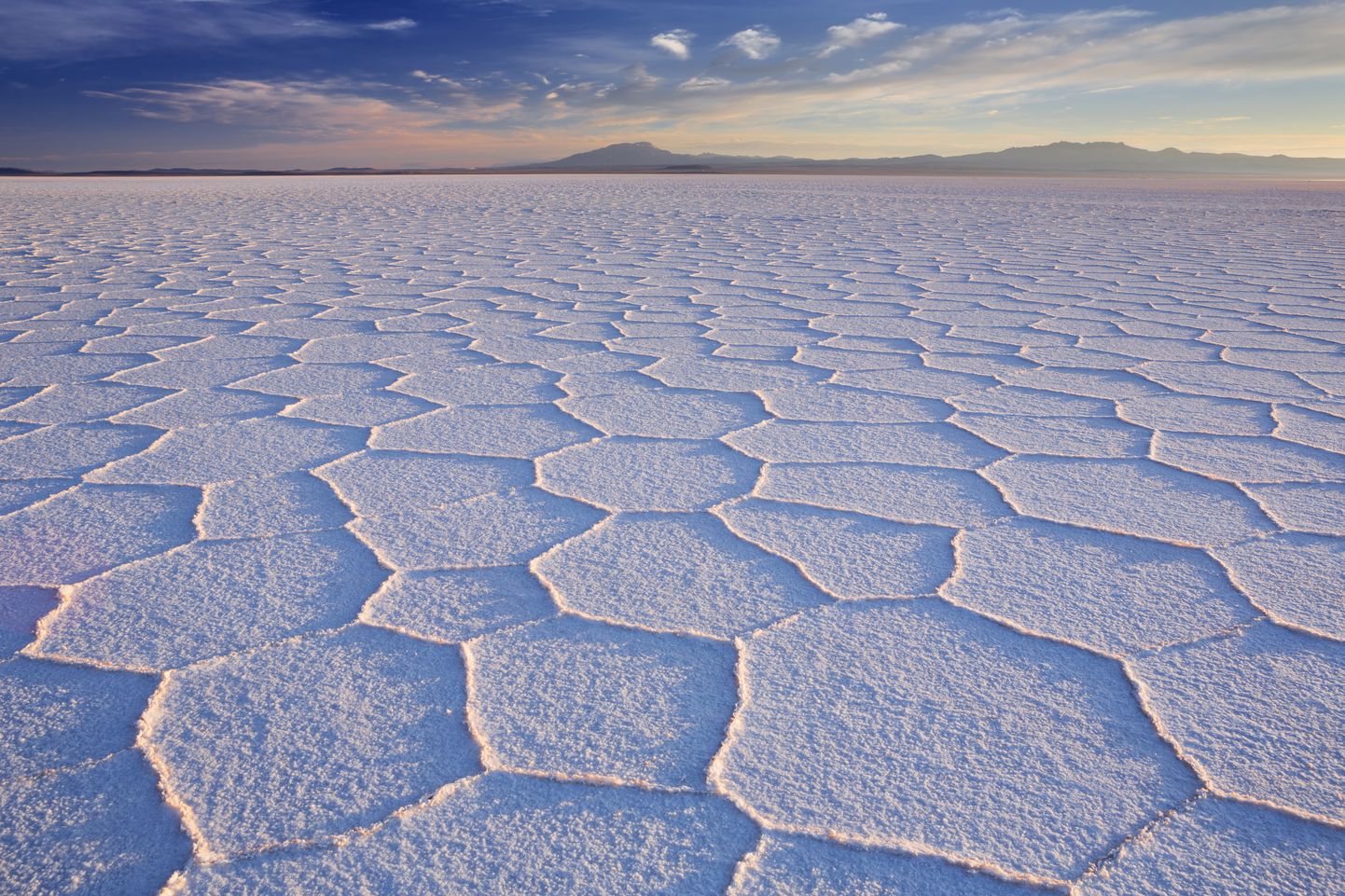 Maailma suurim soolakõrb Salar de Uyuni Boliivias. Näha on kuusnurkset mustrit