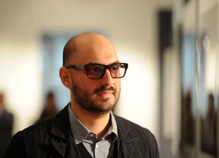Producer Kirill Serebrennikov at the opening of his exhibition "Delineation of Body"/ Кирилл Серебренников.