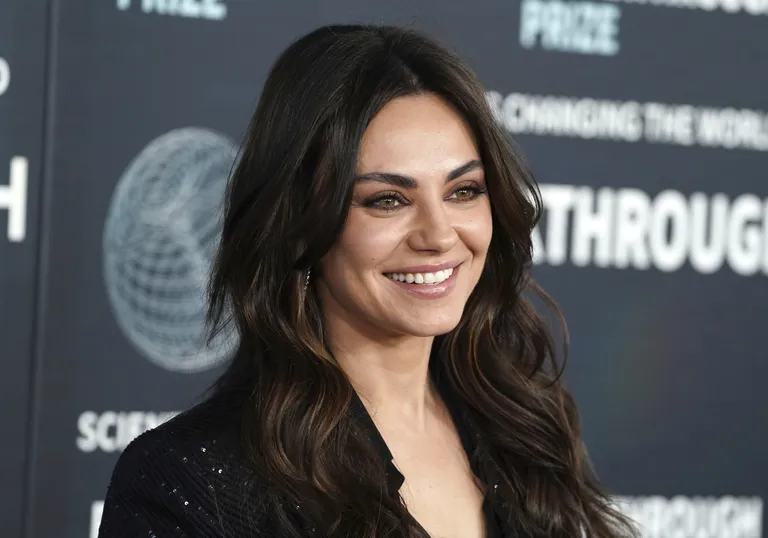 Mila Kunisa (uz lielajiem ekrāniem parādījās 13 gadu vecumā filmā "Honey, We Shrunk Ourselves")