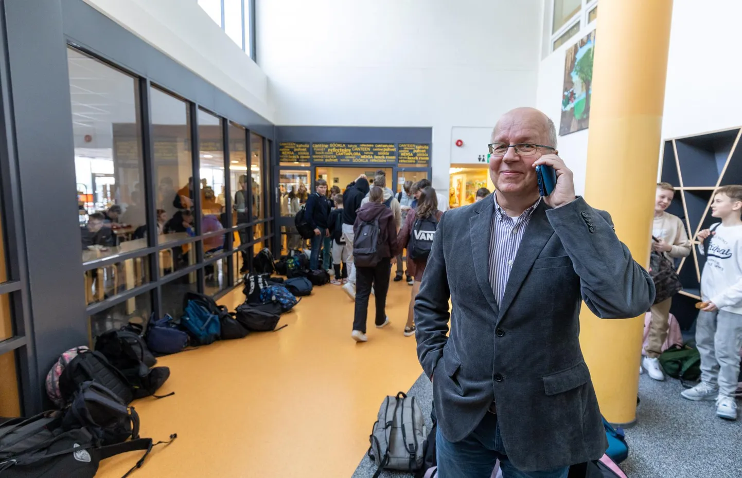 Kool ei ole kummist, nendib Ülenurme gümnaasiumi direktor Tõnu Tender. Juba praegu on selles Tartu külje all asuvas koolis mitusada õpilast rohkem, kui ruumid võimaldavad.