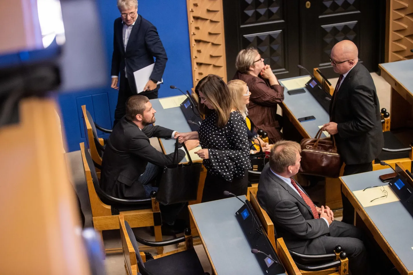 At least four members of the coalition Conservative People’s Party (EKRE) got up and left as the president took the stand.