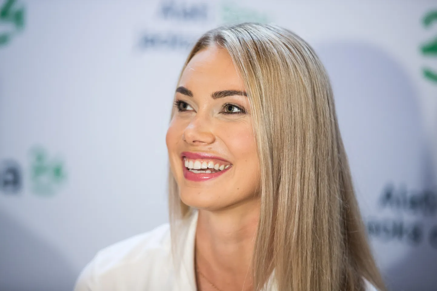 Kui guugeldada Eesti ja naine, siis leiab Google Saskia Alusalu.