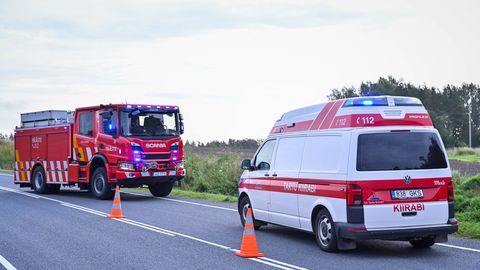 Kolga-Jaani lähistel põrkasid kokku veo- ja sõiduauto